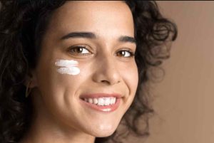 سرم روشن‌کننده دور چشم؛ راز چشمانی شاداب و بدون تیرگی فروشگاه اینترنتی آی خانمی