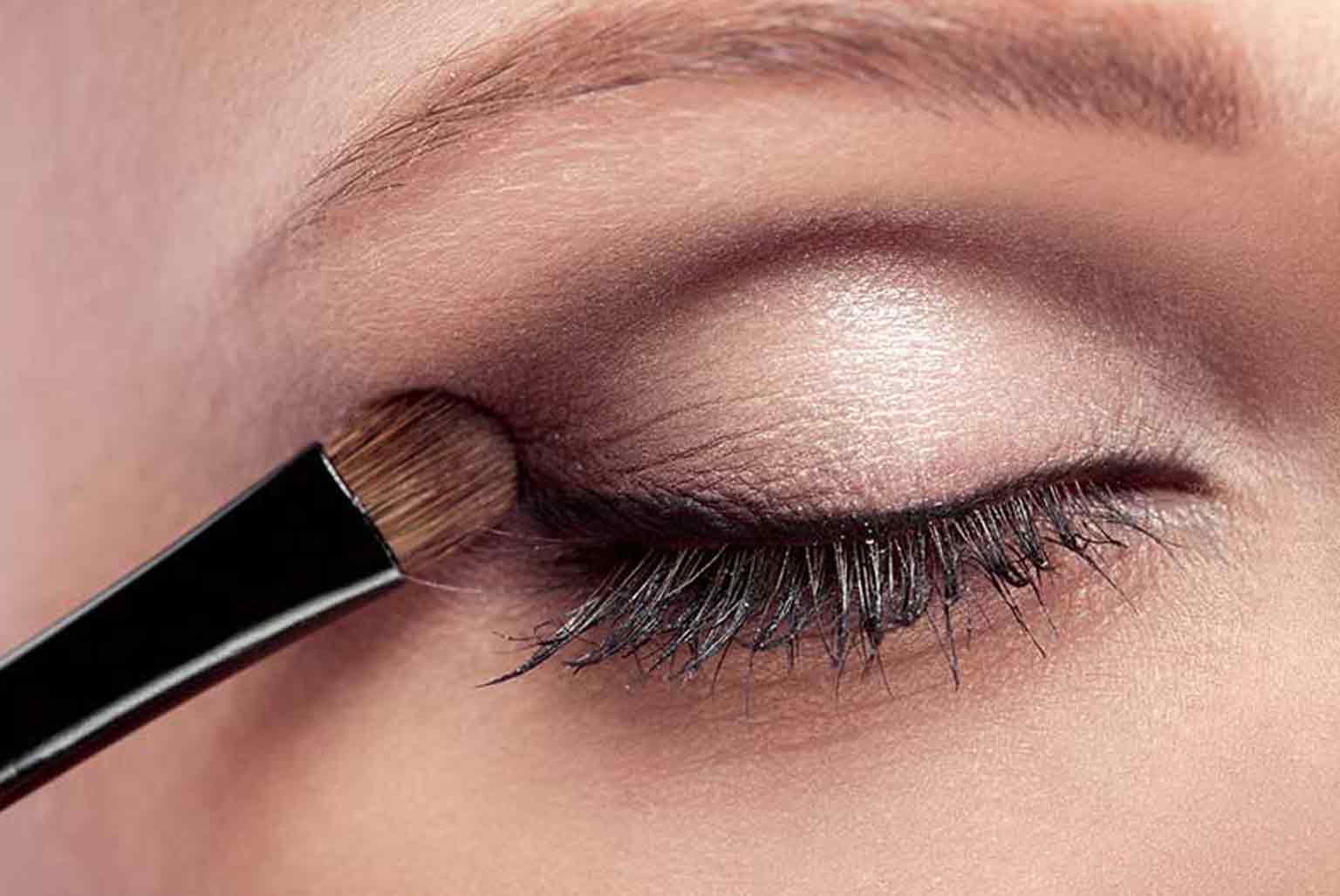 سایه استیکی؛ انتخابی سریع، حرفه‌ای و بی‌نقص برای آرایش چشم فروشگاه اینترنتی سرندکالا