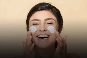 راهنمای کامل انتخاب ضد آفتاب مناسب برای پوست شما فروشگاه اینترنتی آی خانمی